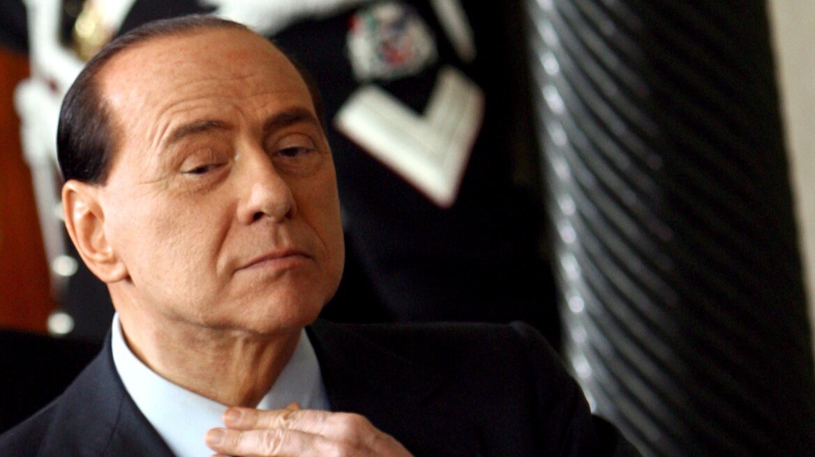 «Ο Μπερλουσκόνι ετοίμαζε την έξοδο της Ιταλίας από το ευρώ»